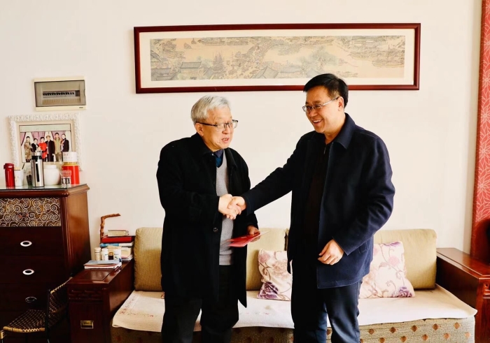 陈文双走访慰问总老领导和困难党员职工