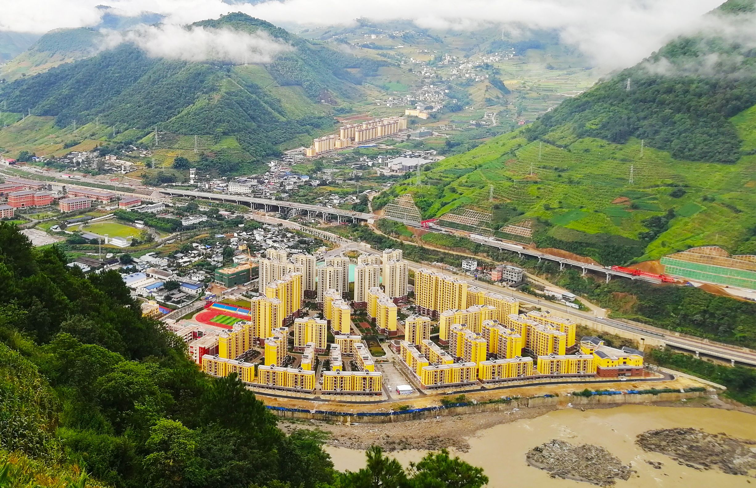 泸水市上江镇大练地村城墙坝易地扶贫搬迁安置点建设项目安装工程