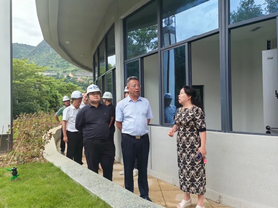 怒江州委副书记、州长李文辉调研州体育运动中心、州人民医院健康服务中心项目