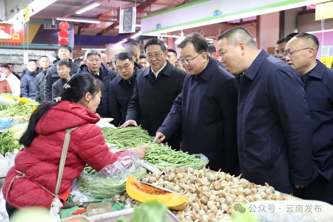 王宁王予波带队检查供电保障、市场供应等工作，看望慰问环卫工人等一线劳动者 让各族群众欢乐平安祥和过春节